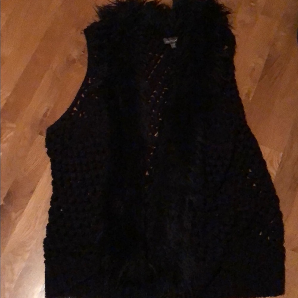 Knit vest with fur